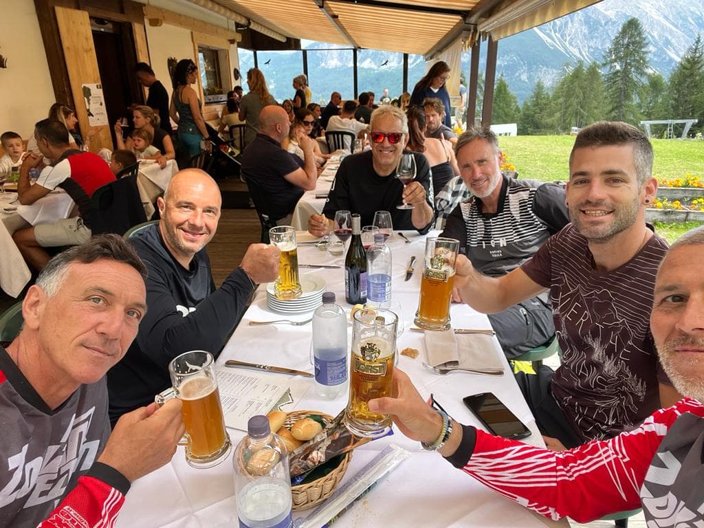 Foto ZohanTeam 2022 — 2022-08-17_cortina_tavolata.jpg